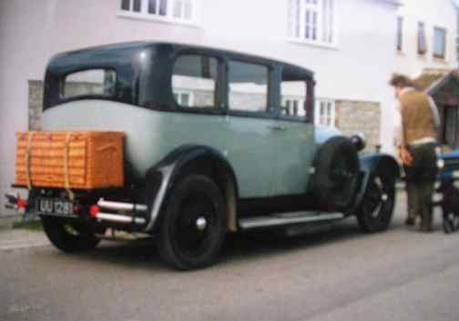 This has a number of different smaller baskets fitted inside the large basket