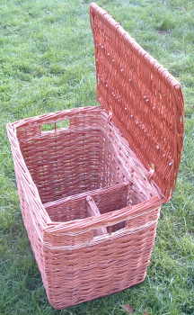 Basket with internal dividers