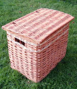 Basket with internal dividers